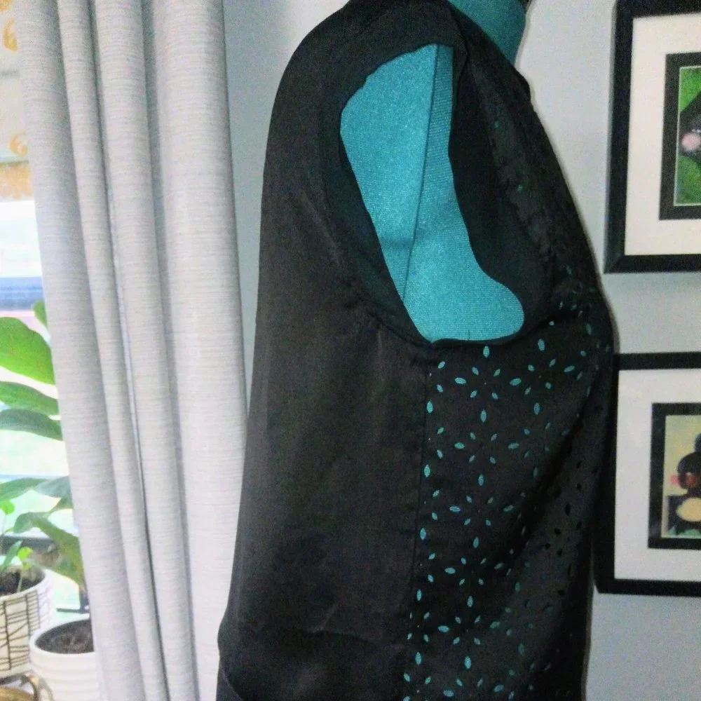 Vince Camuto Short-Sleeved Cutout Detail Blouse Sz S - Picture 11 of 15